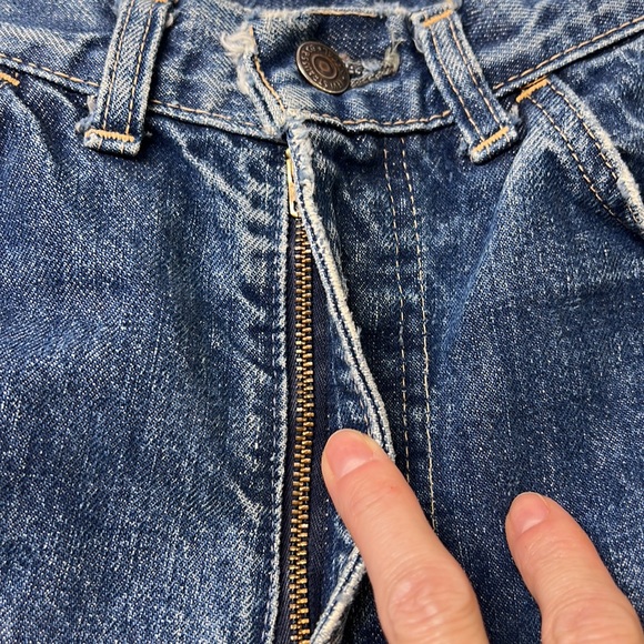 ⭐️Adorned Crown Textile reworked patch Big E Levi’s cut off shorts upcycle - Picture 9 of 12